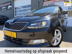 Skoda Fabia Combi - 1.2 TSI Ambition Business met parkeersensoren en navigatie en bluetooth telefoon en airco