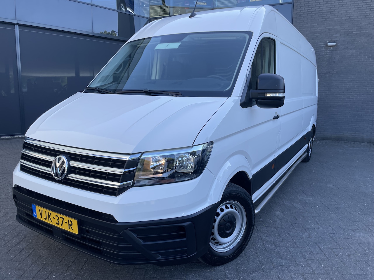Volkswagen Crafter - 35 2.0 TDI L4H3 Highline Airco - parkeersensoren achter - cruise control - zijschuifdeur r - AutoWereld.nl