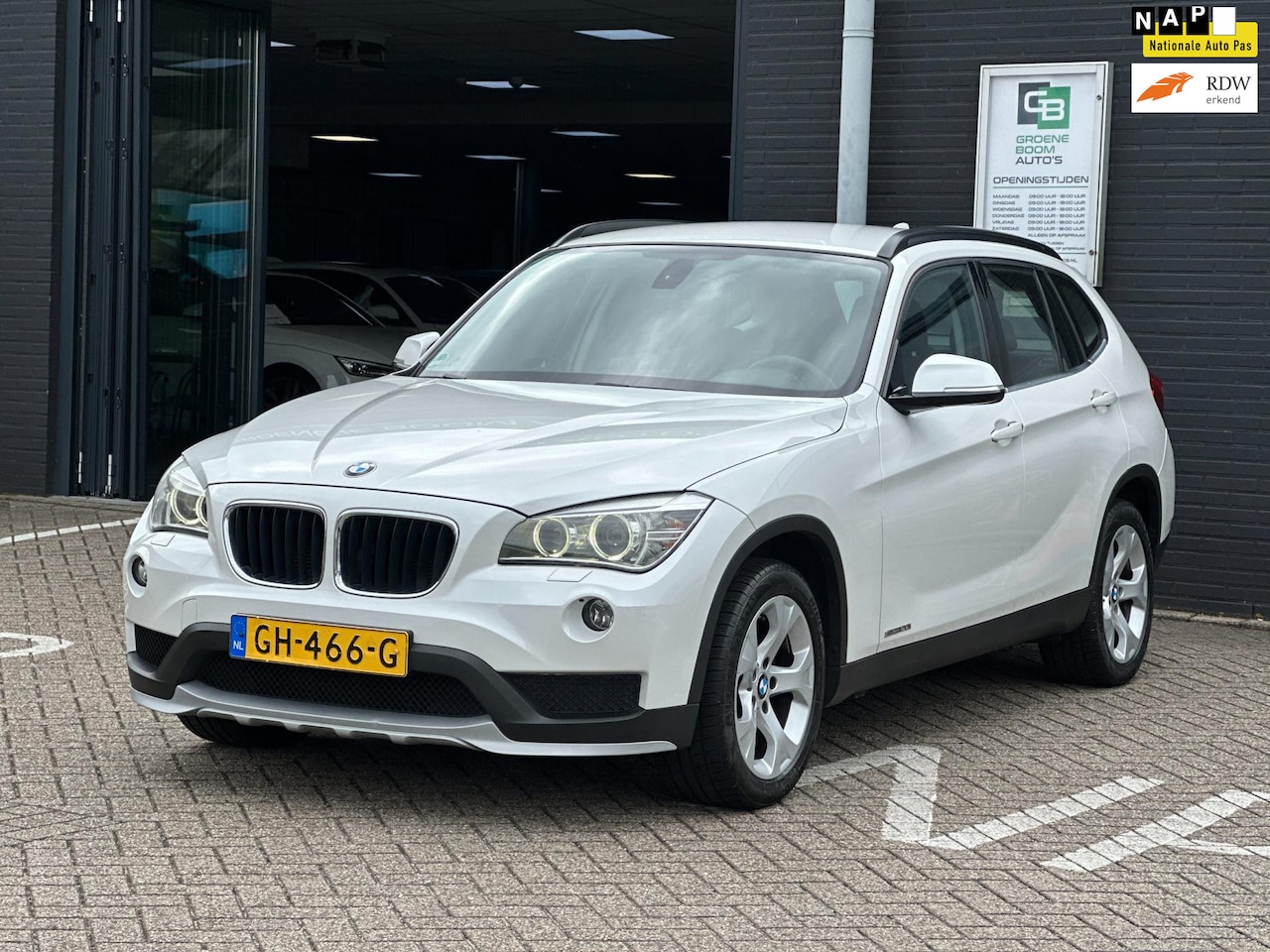 BMW X1 - SDrive20i Executive/2E EIG/LEDER/NAVI/XENON/NETTE STAAT!! - AutoWereld.nl