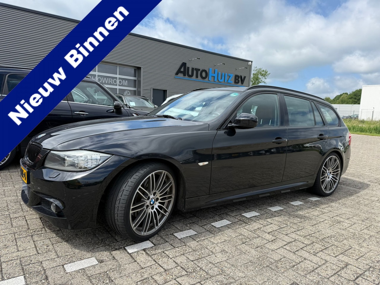 BMW 3-serie Touring - 325i Automaat Carbon M Sport Edition Trekhaak Panoramadak Xenon Leder Harman-Kardon - AutoWereld.nl