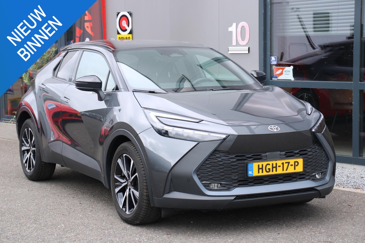 Toyota C-HR - 1.8 Hybrid 140PK TEAM D (10 JAAR GARANTIE*)FACE-LIFT, GROOT SCHERM, CAMERA, STOELVERWARMIN - AutoWereld.nl