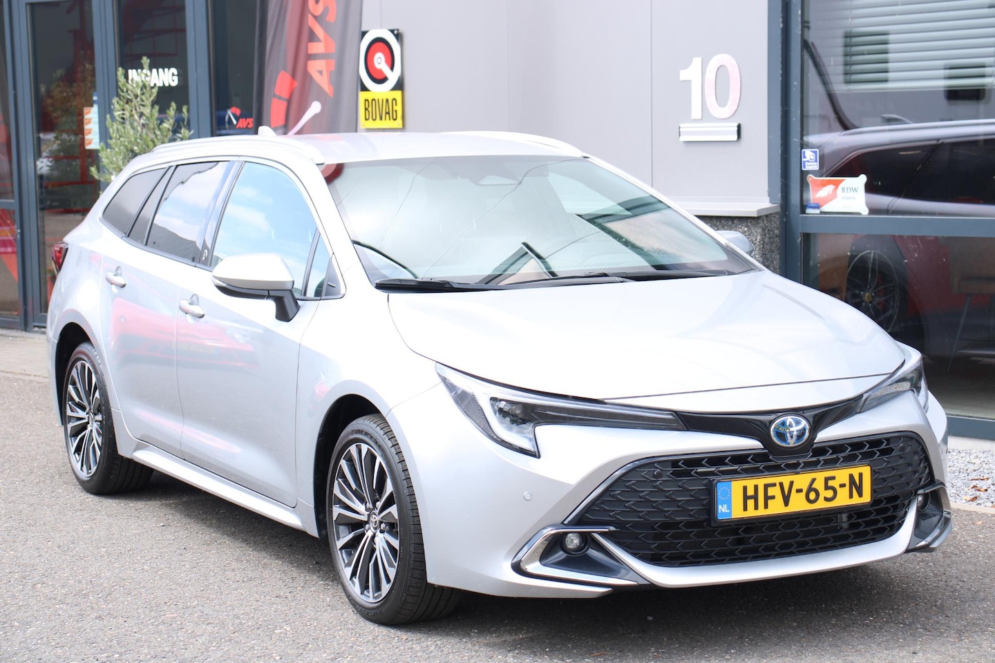 Toyota Corolla - Hybrid 140PK TEAM D (10 JAAR GARANTIE*)FACE-LIFT, 18DKM, GROOT SCHERM, WINTERPAKKET, LED - AutoWereld.nl