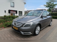 Mercedes-Benz B-klasse - 180 Aut PANORAMADAK|TREKHAAK|XENON-LED|NAVIGATIE|BLUETOOTH|PDC|ZEER MOOI
