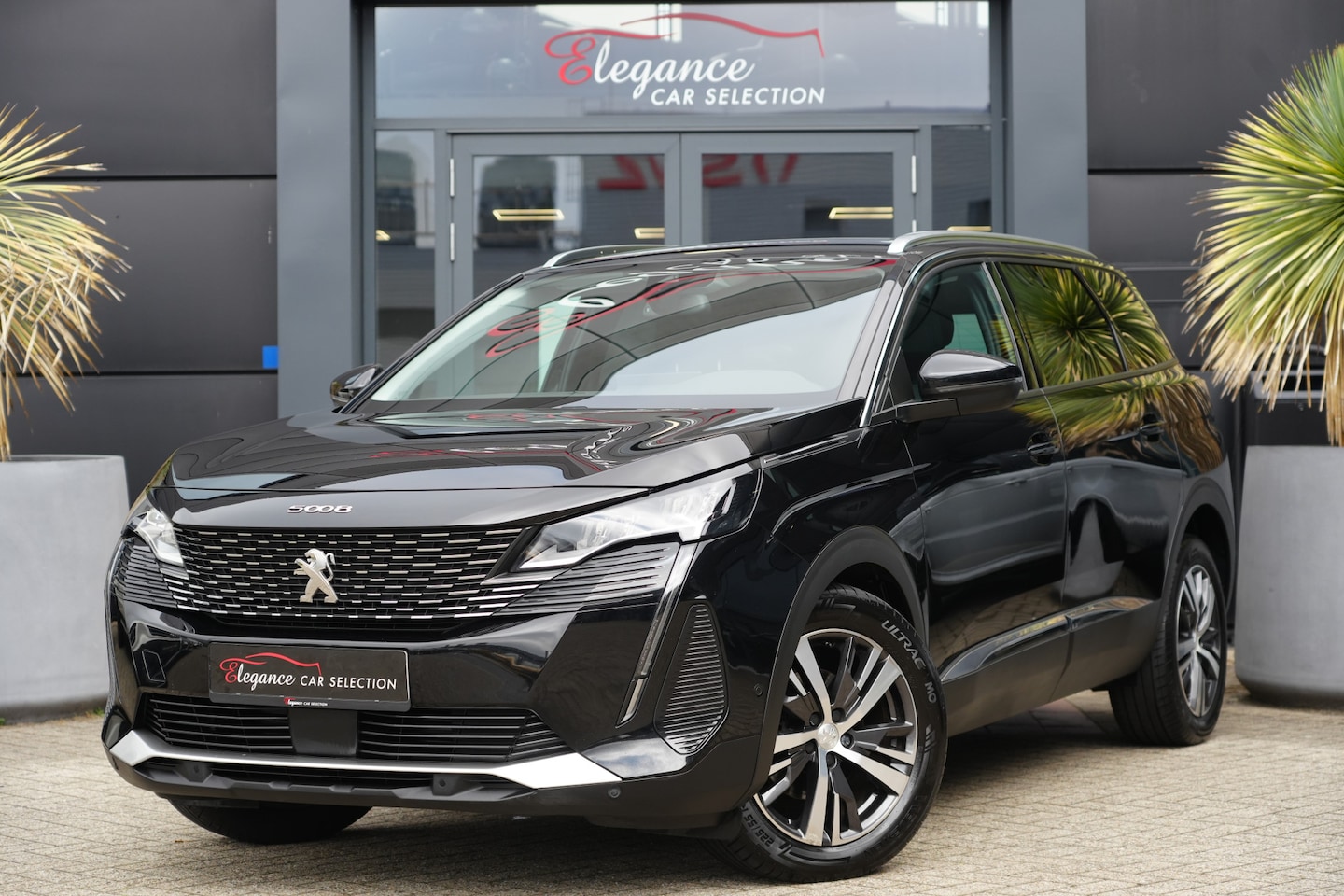 Peugeot 5008 - 1.2 PureTech Allure 7p 131pk Navigatie/Camera/Trekhaak - AutoWereld.nl