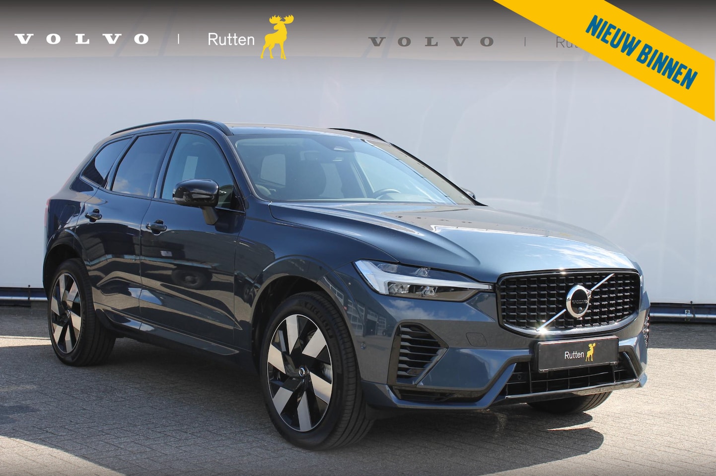 Volvo XC60 - T8 Plug-in hybrid AWD Plus Dark Long Range / Panoramisch schuif-kanteldak / lederen bekled - AutoWereld.nl