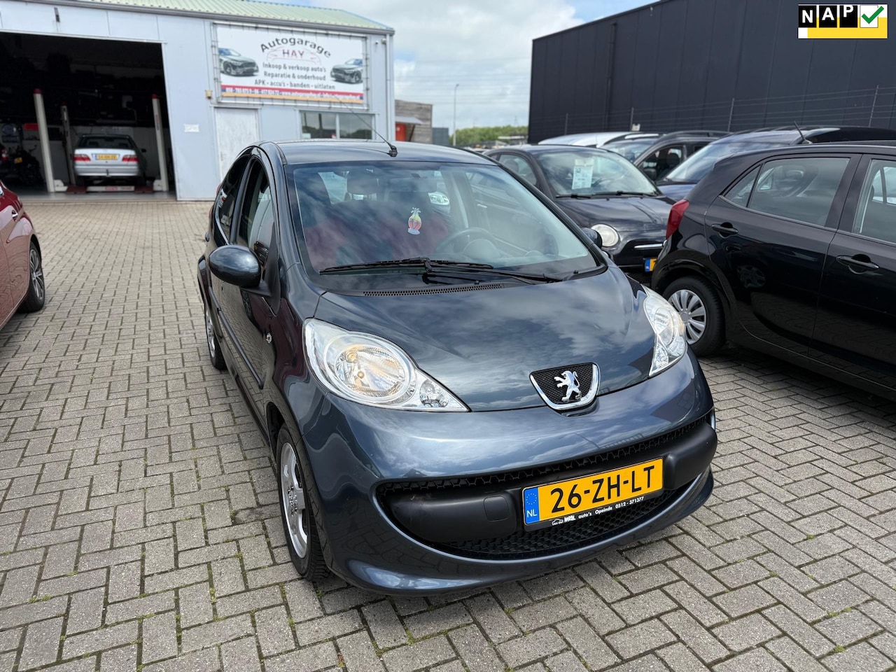 Peugeot 107 - 1.0-12V XS Urban Move 1.0-12V XS Urban Move - AutoWereld.nl