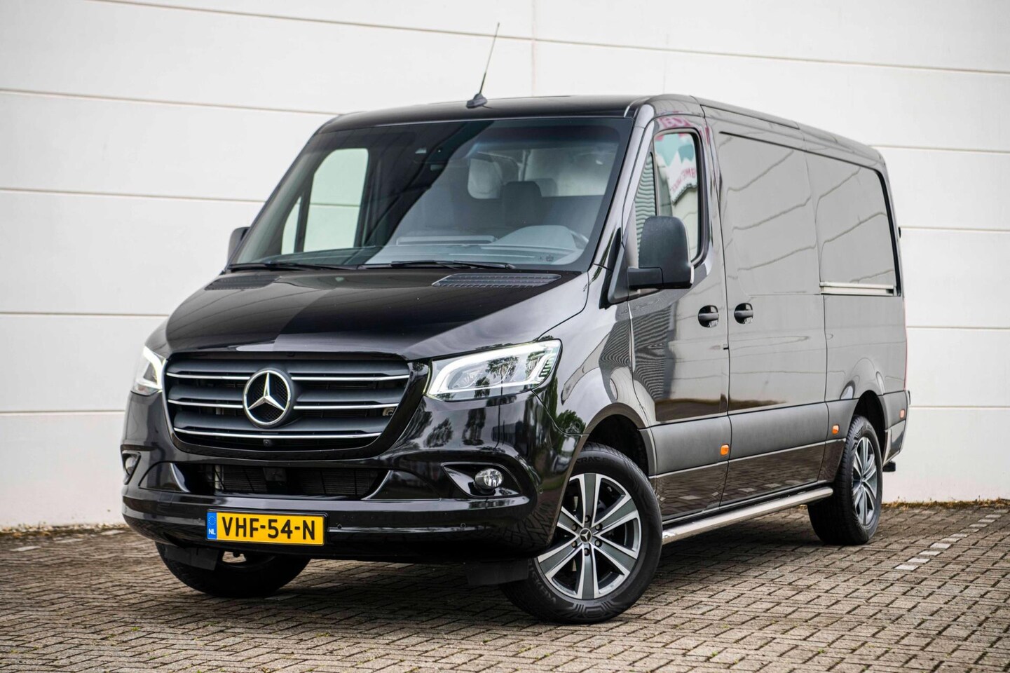 Mercedes-Benz Sprinter - 317 CDI 170pk L2H1 2x Schuifdeur |LED|Navi|Cruise|Leder|Trekhaak| - AutoWereld.nl