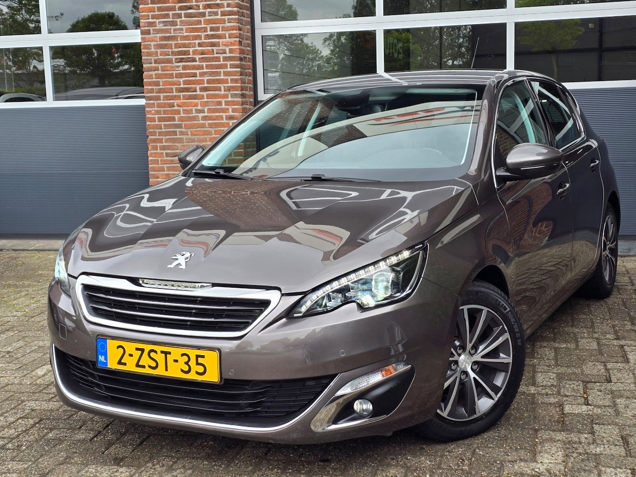 Peugeot 308 - 1.2 PureTech Allure Nap|Led |Leer |Camera |Stoelverwarming - AutoWereld.nl