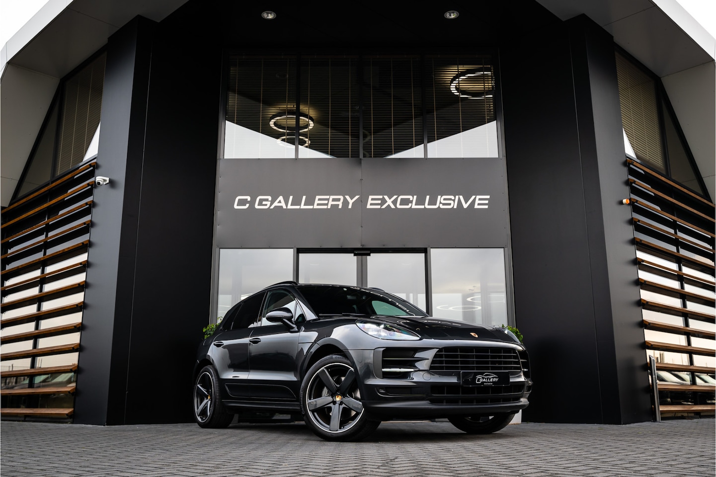 Porsche Macan - 3.0 S - Facelift l Carbon l Alcantara Hemel l Panorama | Luchtv. | Elek. Trekhaak - AutoWereld.nl