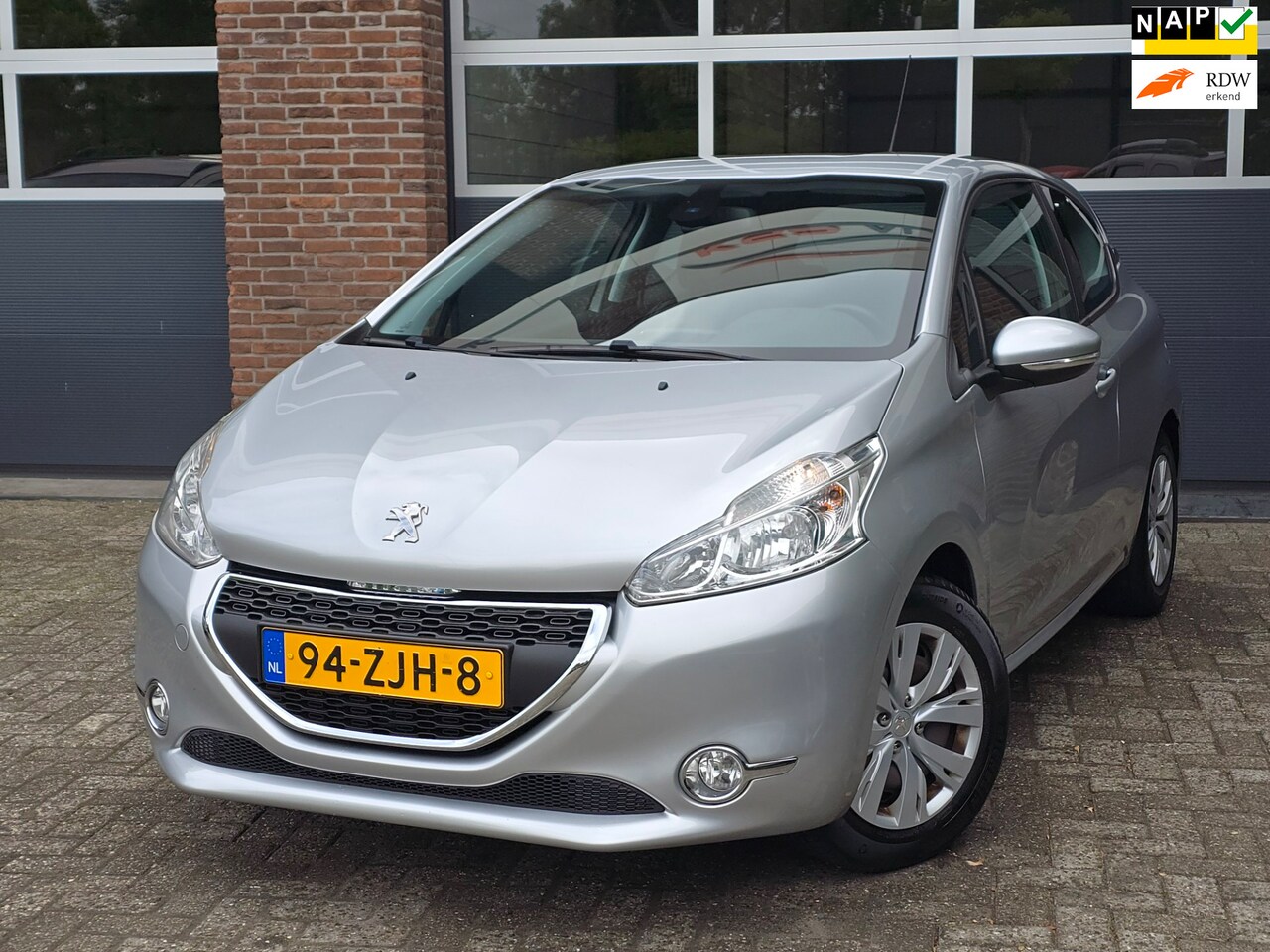 Peugeot 208 - 1.2 VTi Envy Nap |Navi |Cruise |PDC |Apk - AutoWereld.nl