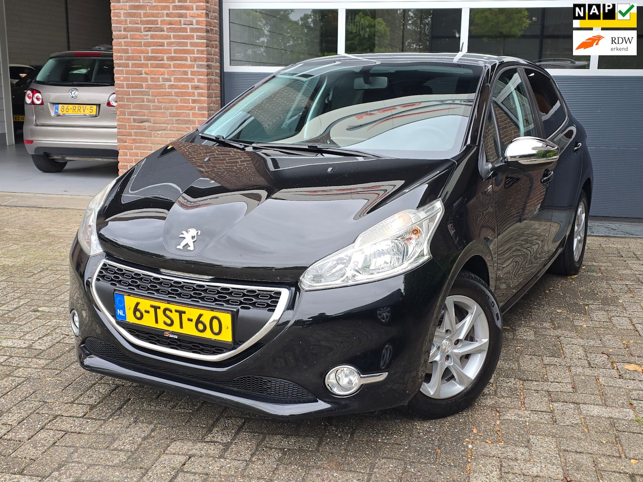 Peugeot 208 - 1.2 VTi Style 5DR |Nap |Navi |Apk - AutoWereld.nl
