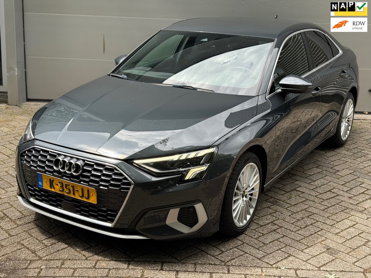Audi A3 Limousine - 30 TFSI Business edition l Climate l ACC l Xenon l Navi l Automaat l VDOH l - AutoWereld.nl
