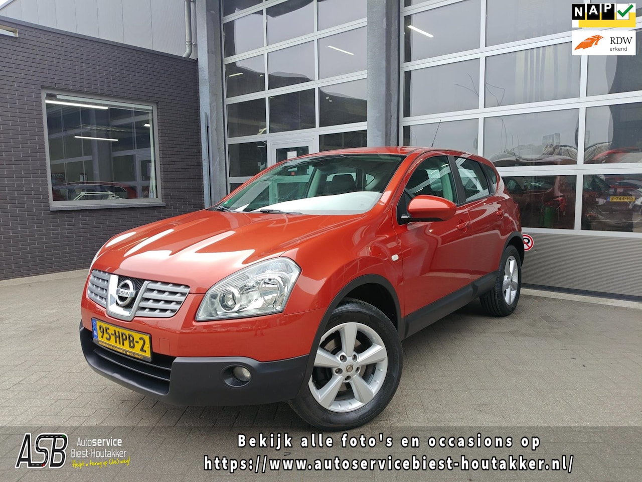 Nissan Qashqai - 2.0 Acenta | 141pk | Trekhaak | Airco | Cruise Control | Parkeersensoren achter - AutoWereld.nl