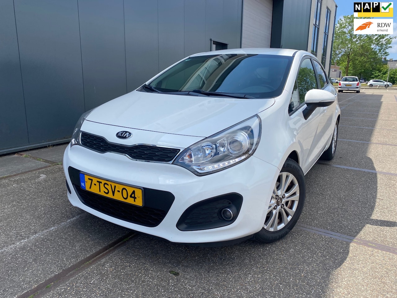 Kia Rio - 1.2 CVVT World Cup Edition / LED LAMP / CRUISE CONTROL / AIRCO / NAP / BOEKJES / ZEER NETT - AutoWereld.nl