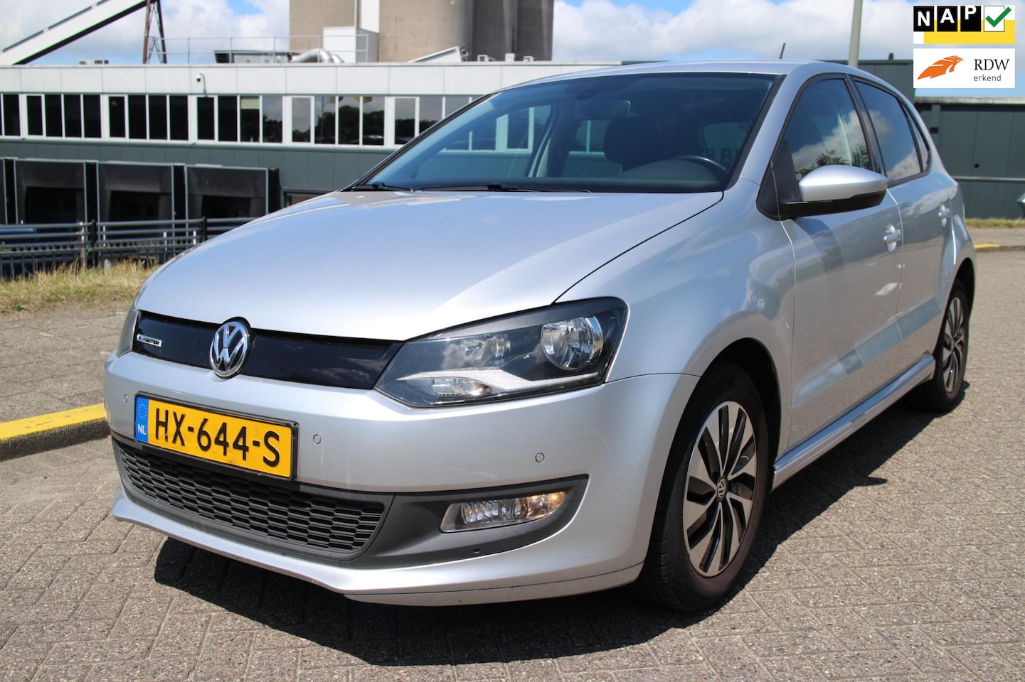 Volkswagen Polo - 1.0 BlueMotion Edition_AIRCO_NAVI_NETTE AUTO - AutoWereld.nl