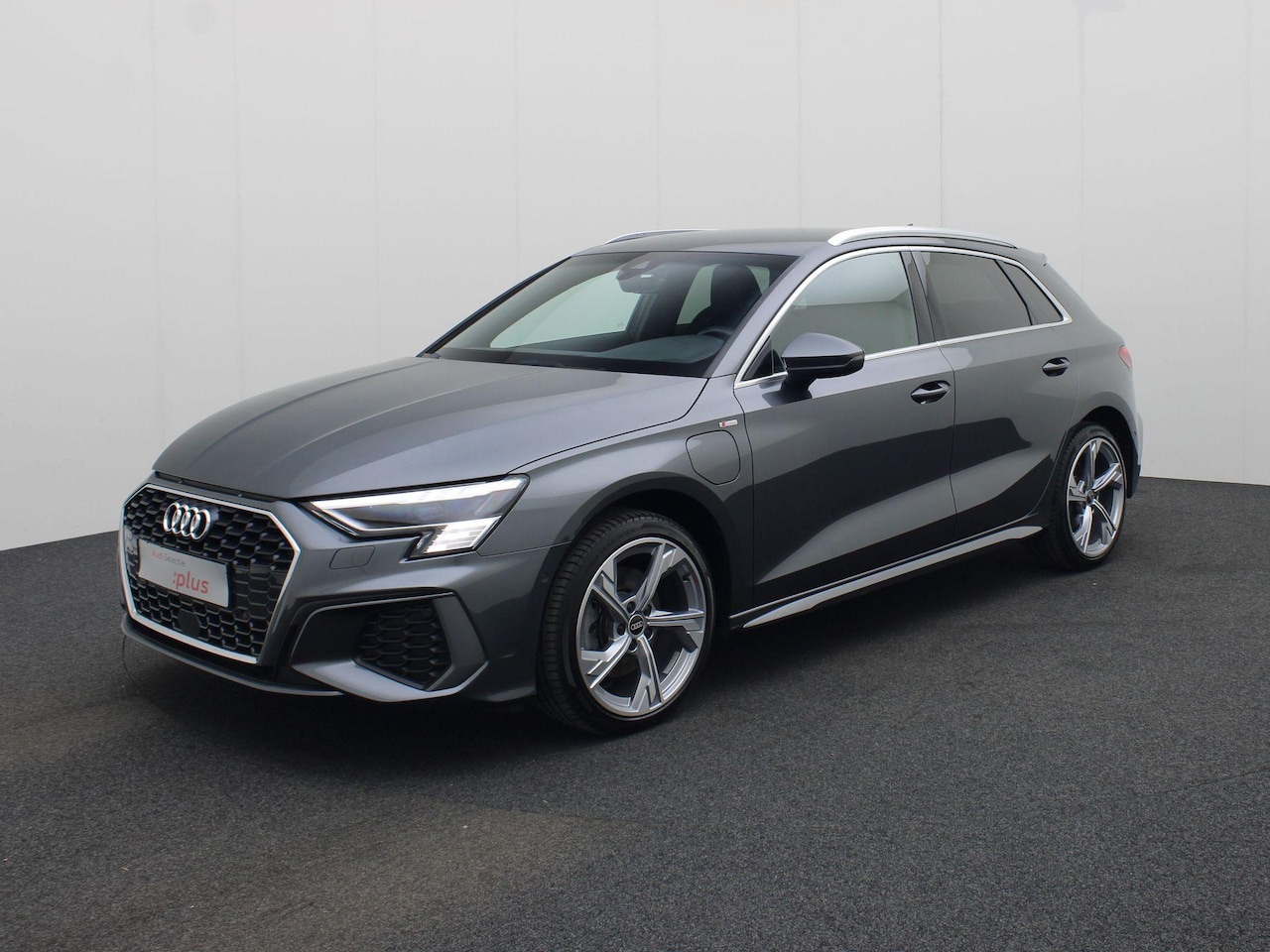 Audi A3 Sportback - 40 TFSIe 150kW/204PK S line · Drive select · Leder/stof · Trekhaak · Garantie tot maart 20 - AutoWereld.nl