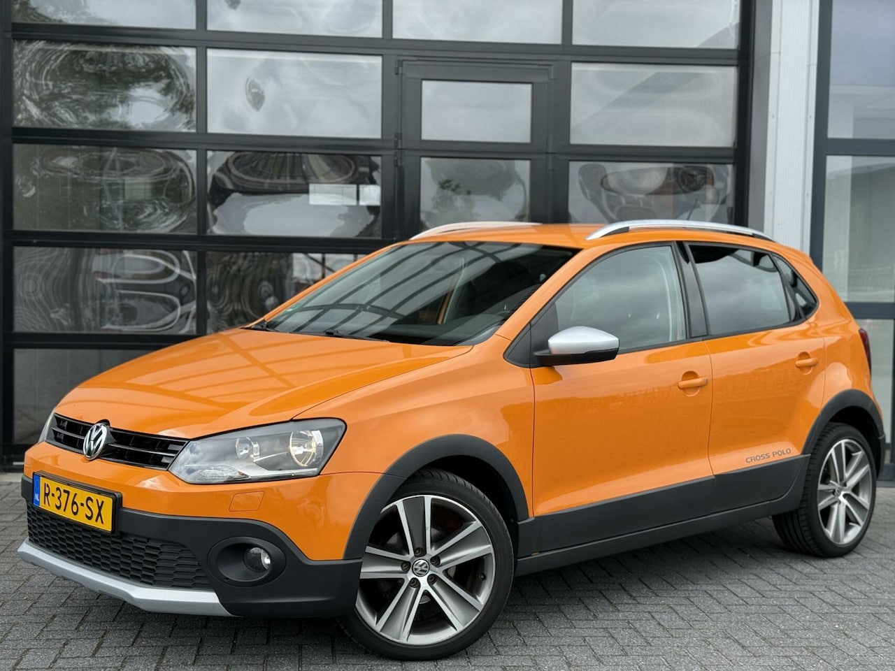 Volkswagen Polo - 1.2 TSI Cross / Navi / Cruise / Stoelverw /L - AutoWereld.nl