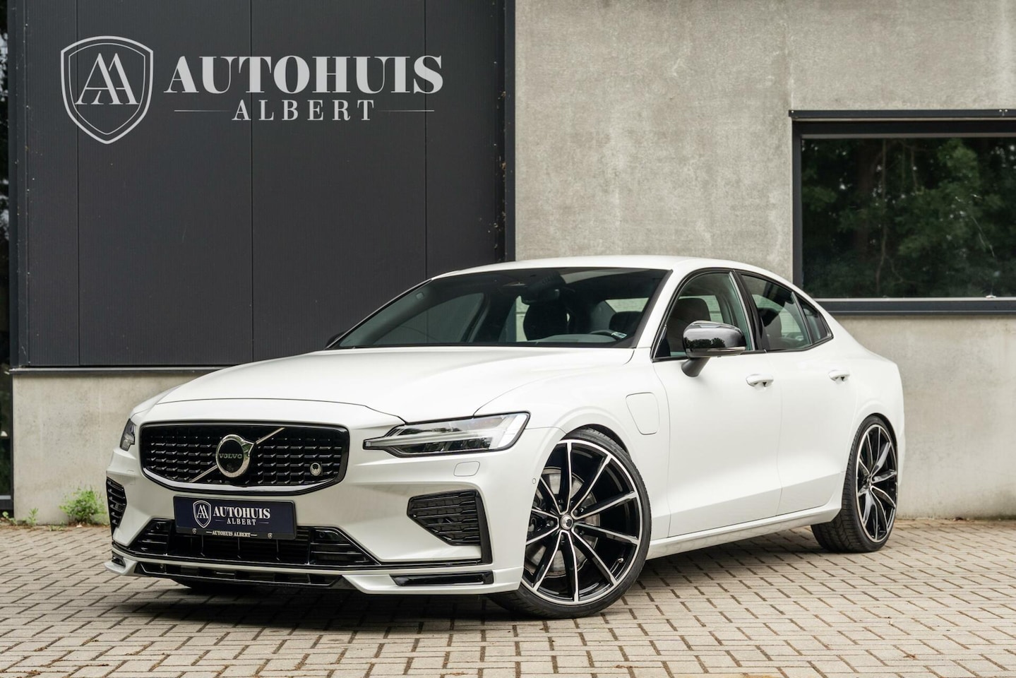Volvo S60 - 2.0 Recharge T8 AWD Plus Dark HEICO 500pk €30.000! - AutoWereld.nl
