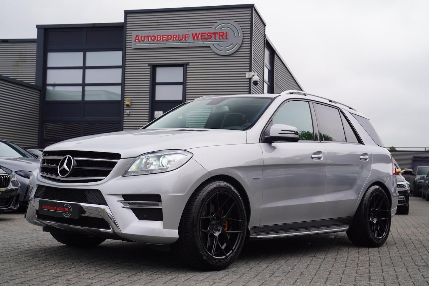 Mercedes-Benz M-klasse - 350 | 4MATIC | AMG Pakket | Camera | Schuifdak | Cruise control | Memory stoelen | 22 inch - AutoWereld.nl