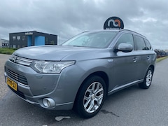 Mitsubishi Outlander - 2014 * 2.0 PHEV Executive * LMV * Automaat * Cruise Control * Airco