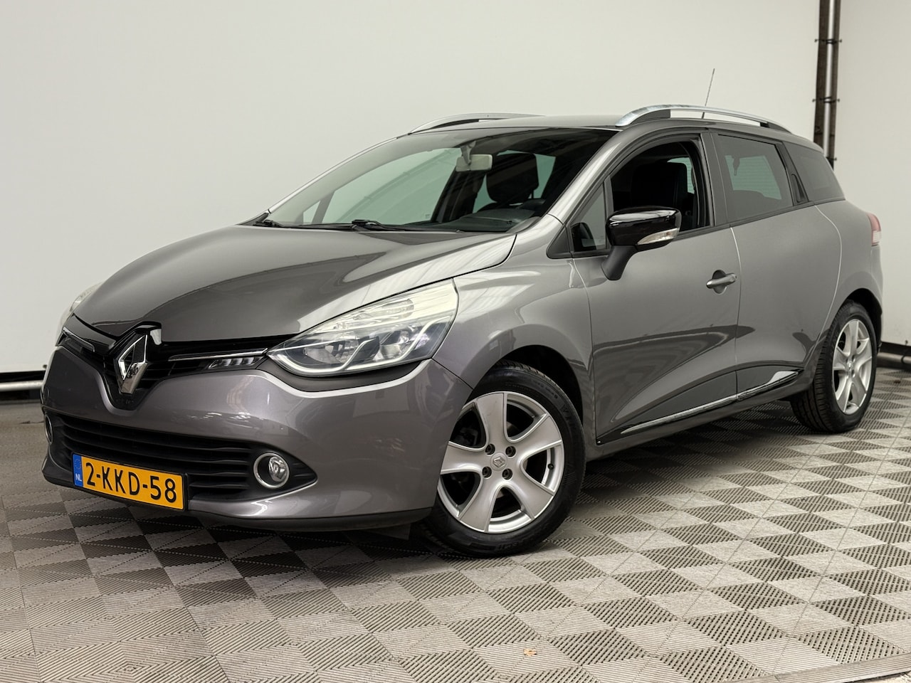 Renault Clio Estate - 0.9 TCe Expression Navi Airco LM16" NL Auto - AutoWereld.nl