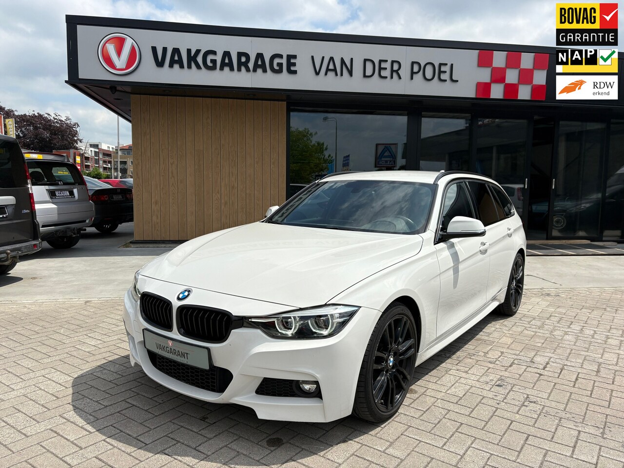 BMW 3-serie Touring - 318i Edition M Sport Shadow Executive - AutoWereld.nl