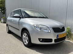 Skoda Fabia - 1.6-16V Tour, AUTOMAAT, autom airco, trekhaak
