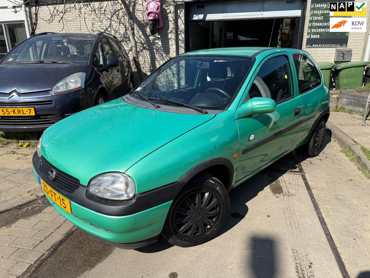 Opel Corsa - 1.2i-16V Strada Apk|Boekjes|Lage km - AutoWereld.nl