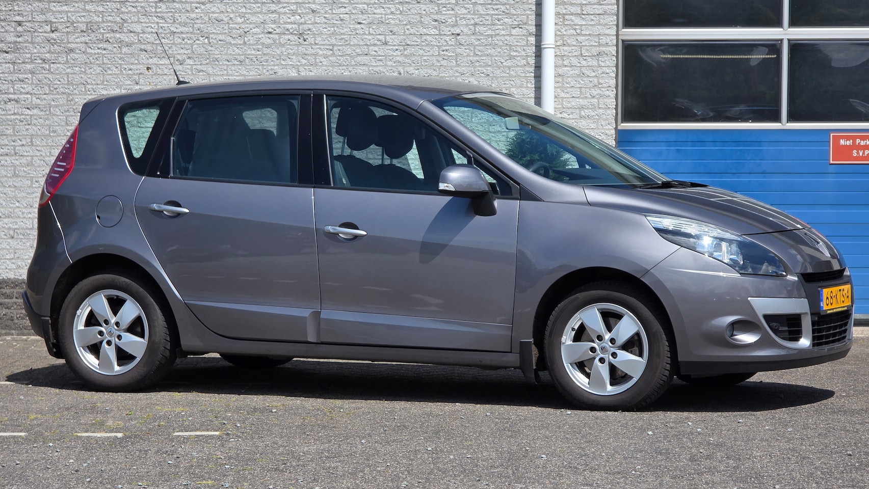 Renault Scénic - 2.0 Dynamique - AutoWereld.nl