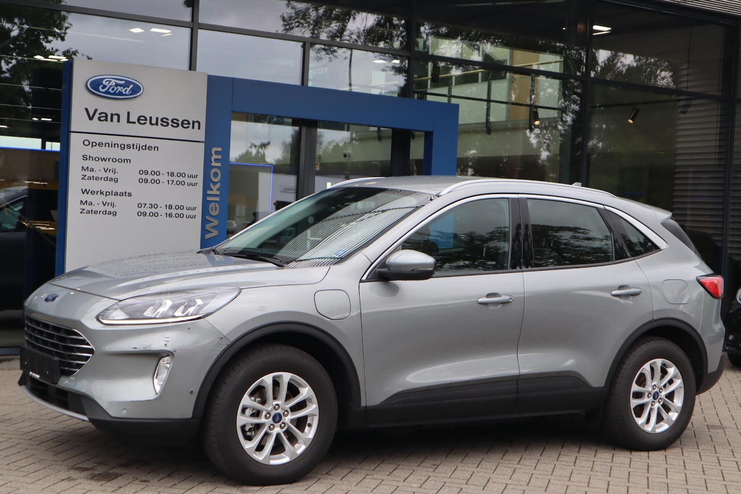Ford Kuga - 2.5 PHEV TITANIUM WINTERPACK TREKHAAK KEYLESS P-SENSOREN NAVI EL-ACHTERKLEP EL-STOELEN - AutoWereld.nl