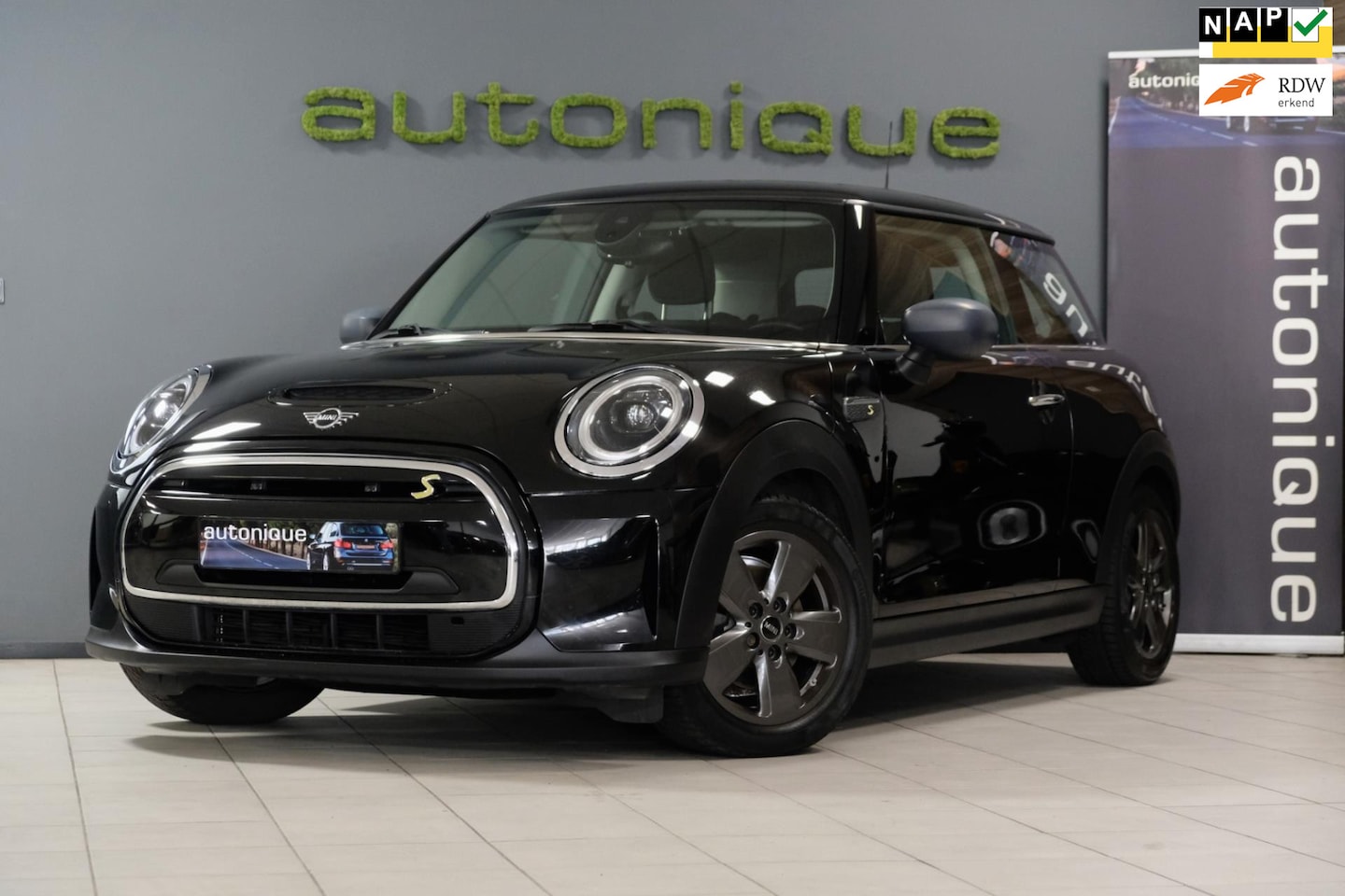 MINI Mini-Electric - MINI Electric 33 kWh Cooper S 79dkm Navigatie/Camera/Sportstoelen - AutoWereld.nl