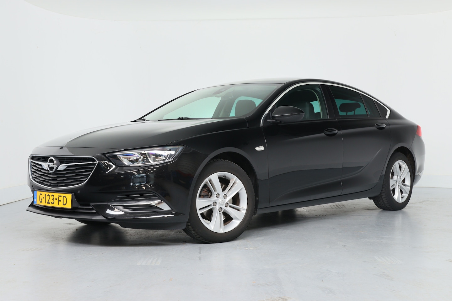 Opel Insignia Grand Sport - 1.5 Turbo Business Executive | Trekhaak | Stoel-/Stuurverwarming | Climate Control | Keyle - AutoWereld.nl
