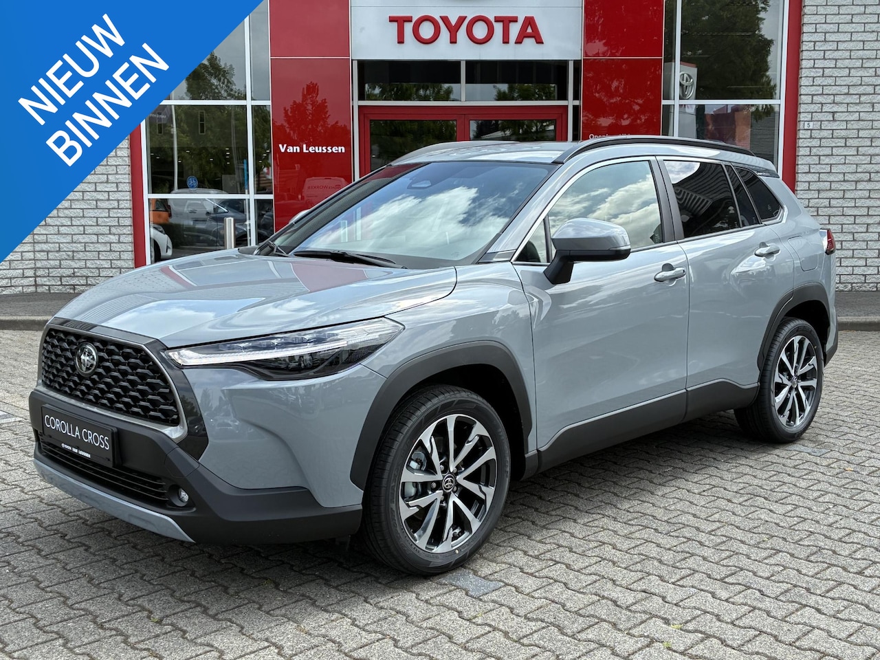 Toyota Corolla Cross - HYBRID 140 DYNAMIC NIEUW & DIRECT LEVERBAAR!!! NAVI APPLE/ANDROID KEYLESS LED 18" LM-VELGE - AutoWereld.nl