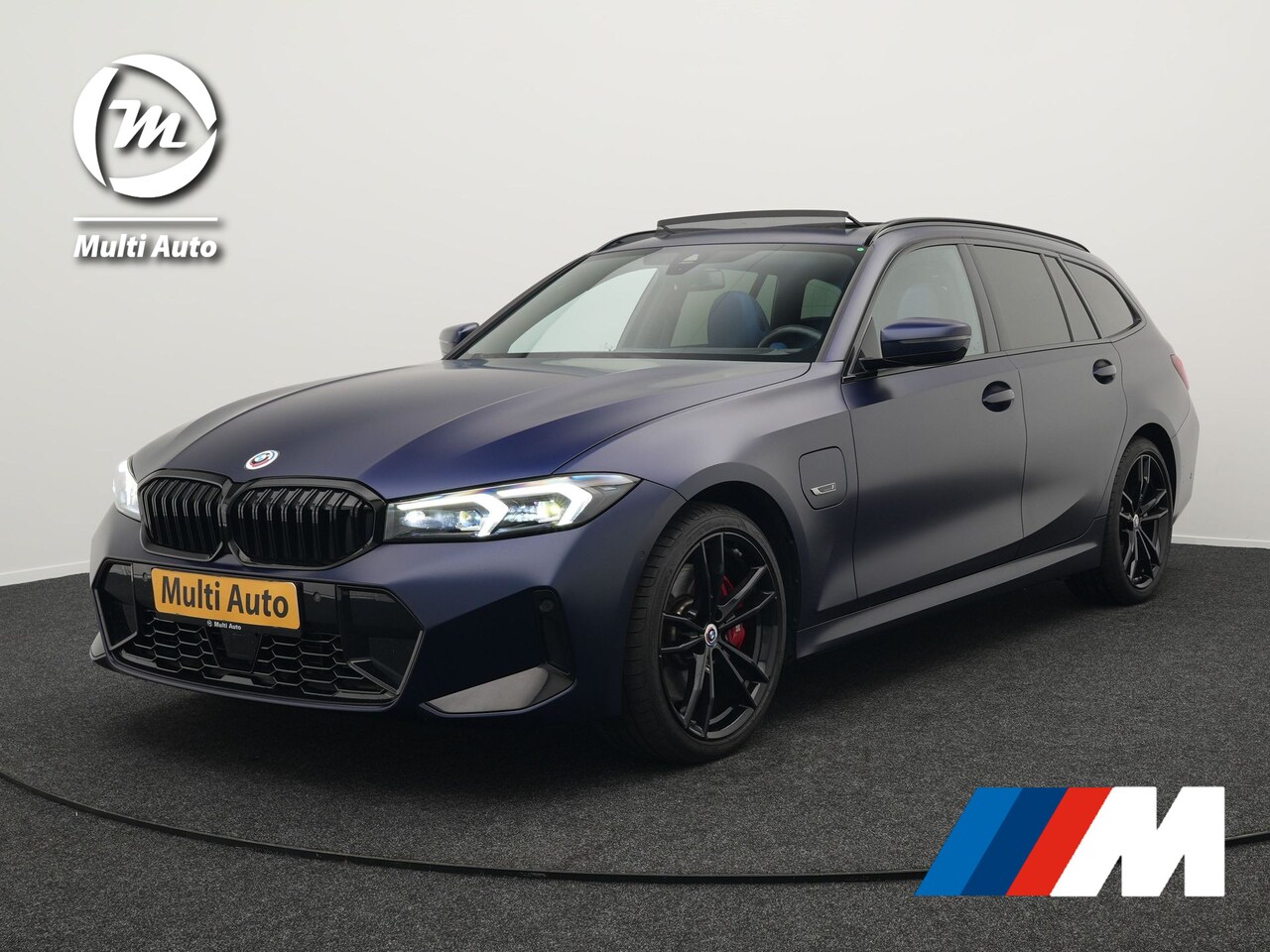 BMW 3-serie Touring - 330e M Sport Individual Plug In Hybrid 293pk Facelift PHEV  | Panodak | Individual Lederen - AutoWereld.nl