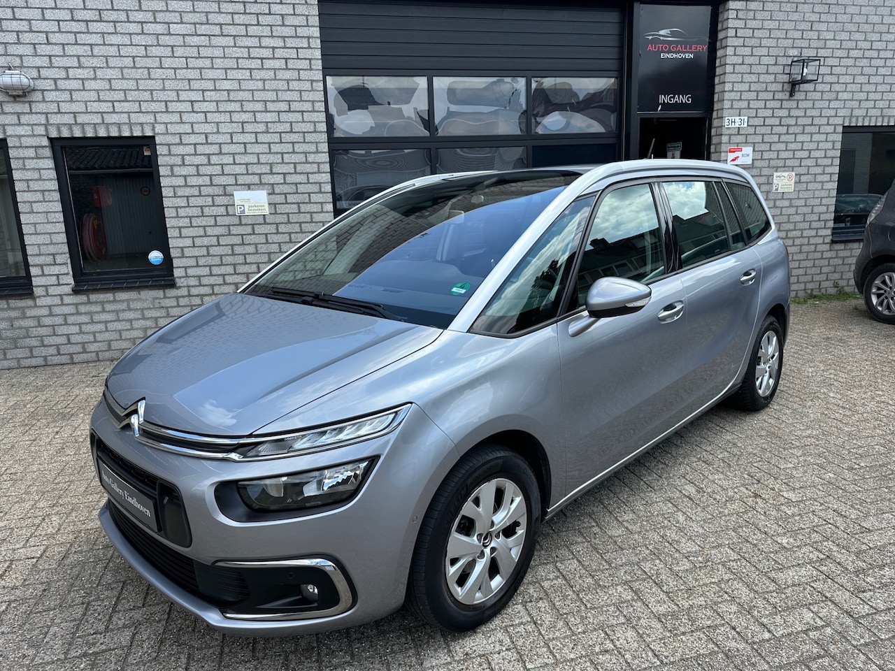 Citroën C4 Picasso - 1.2 PureTech Shine *NAVIGATIE*TREKHAAK*CAMERA*ELEK ACHTERKLEP* - AutoWereld.nl