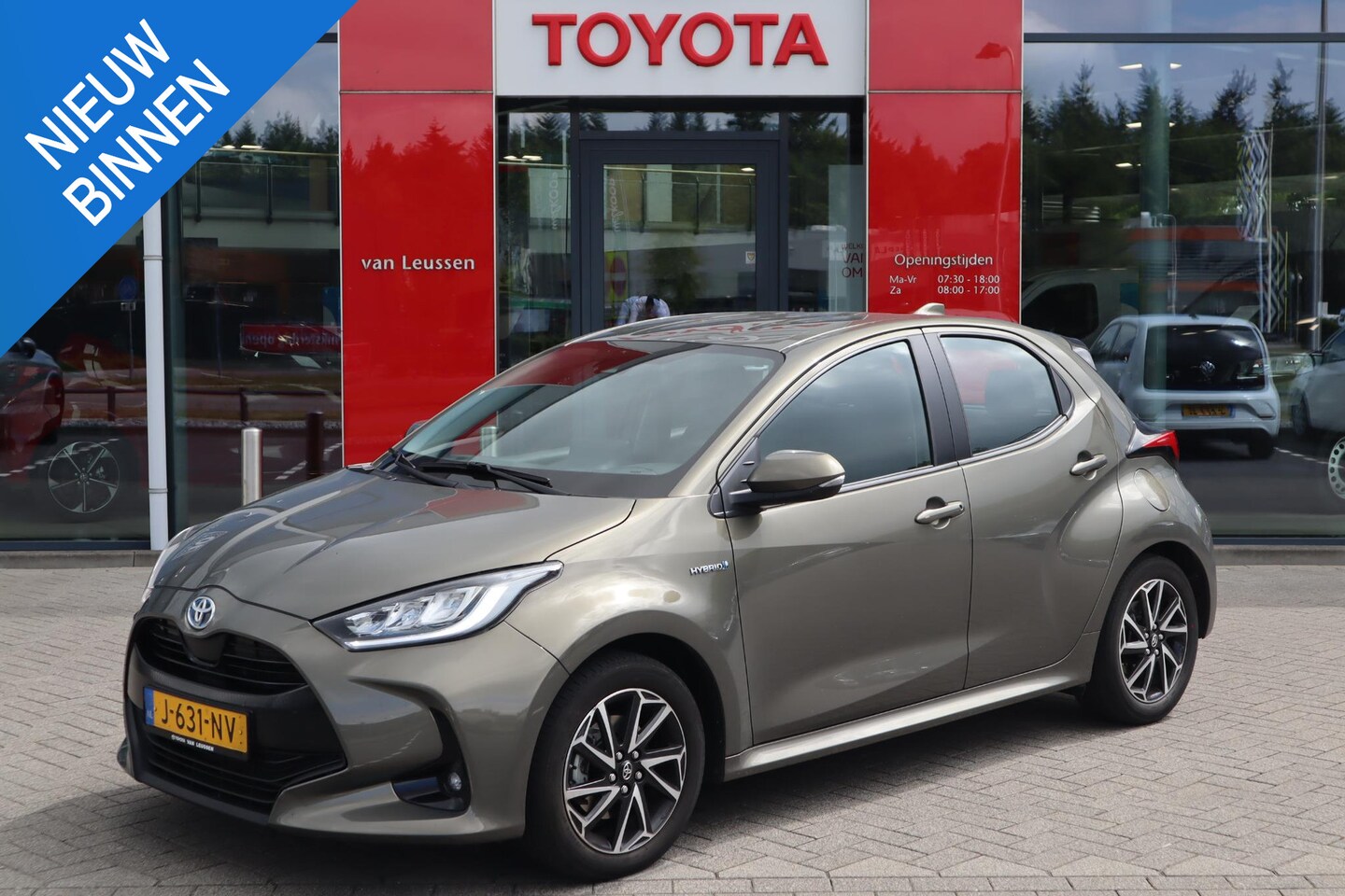 Toyota Yaris - 1.5 HYBRID FIRST EDITION NAVI LED-PAKKET 16"LM-VELGEN AD-CRUISE APPLE CARPLAY/ANDROID AUTO - AutoWereld.nl