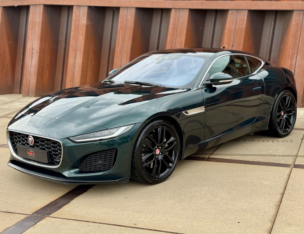 Jaguar F-type - P300 RWD Coupe Facelift 2021 BRG, PANO, Dealer OH 1e Eig BTW - AutoWereld.nl