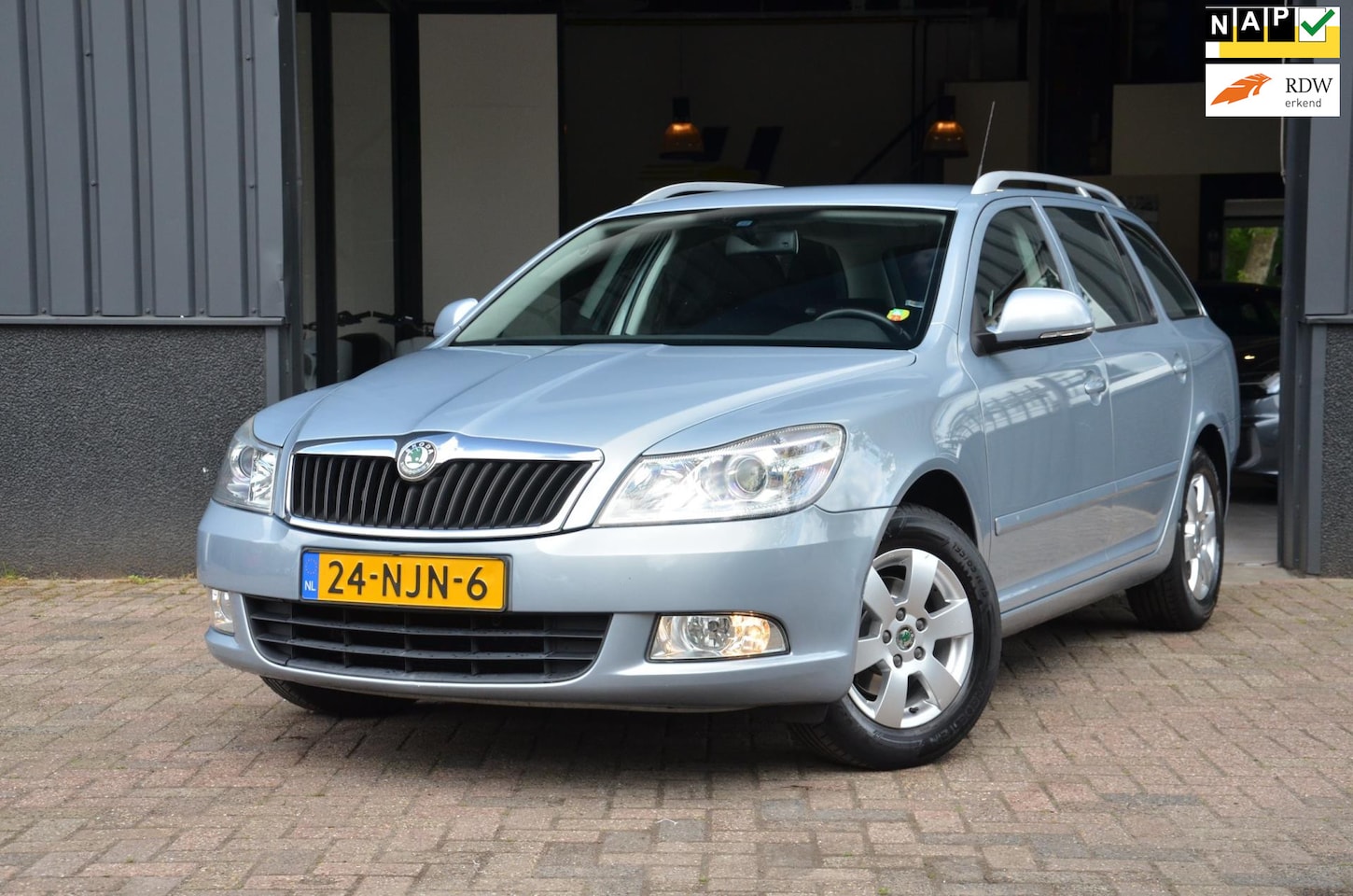 Skoda Octavia Combi - 1.2 TSI Elegance AUT|Cruise C.|Xenon|Stoelverw. - AutoWereld.nl