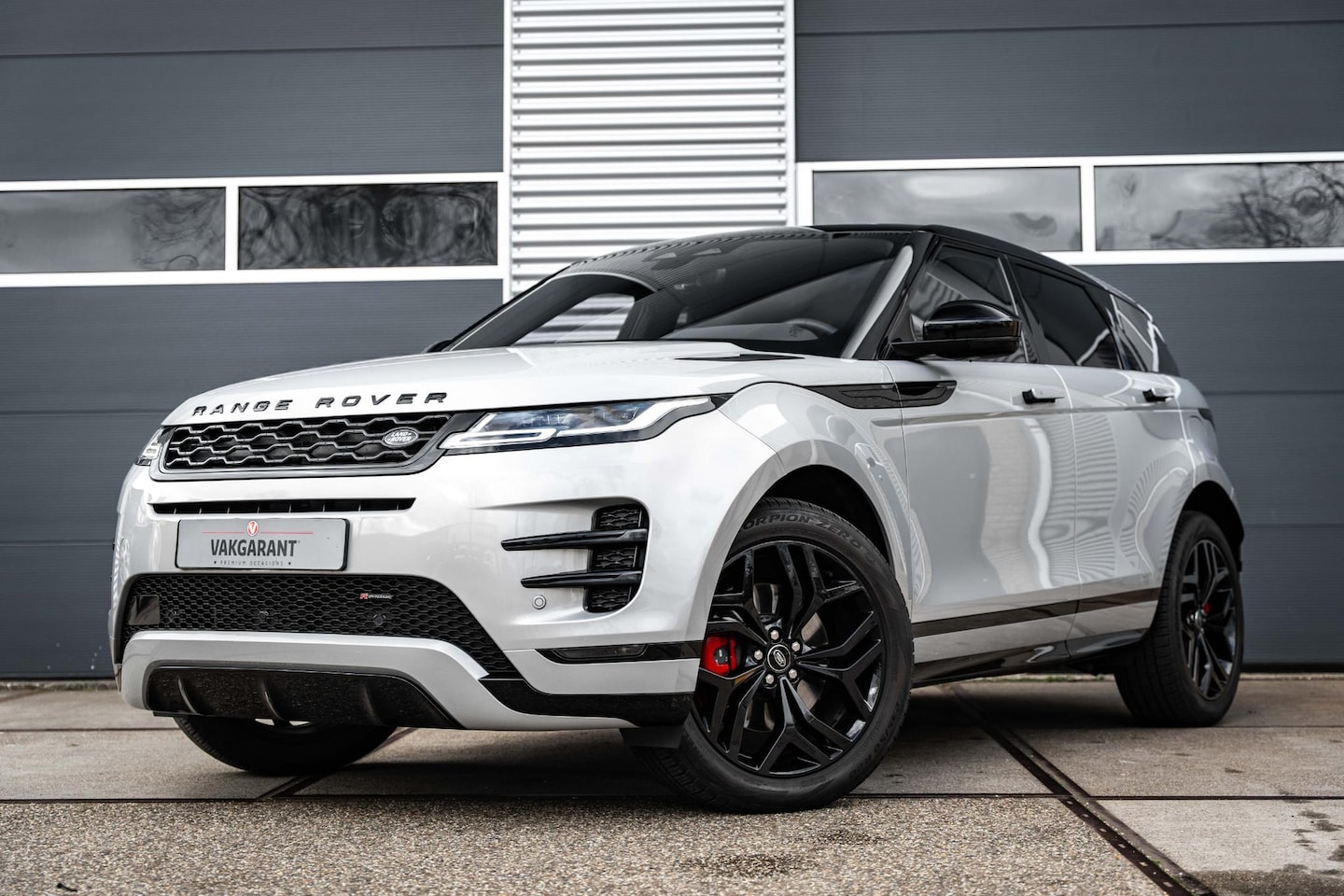 Land Rover Range Rover Evoque - 1.5 P300e AWD R-Dynamic HSE |Panorama dak | Leder | Camera | - AutoWereld.nl