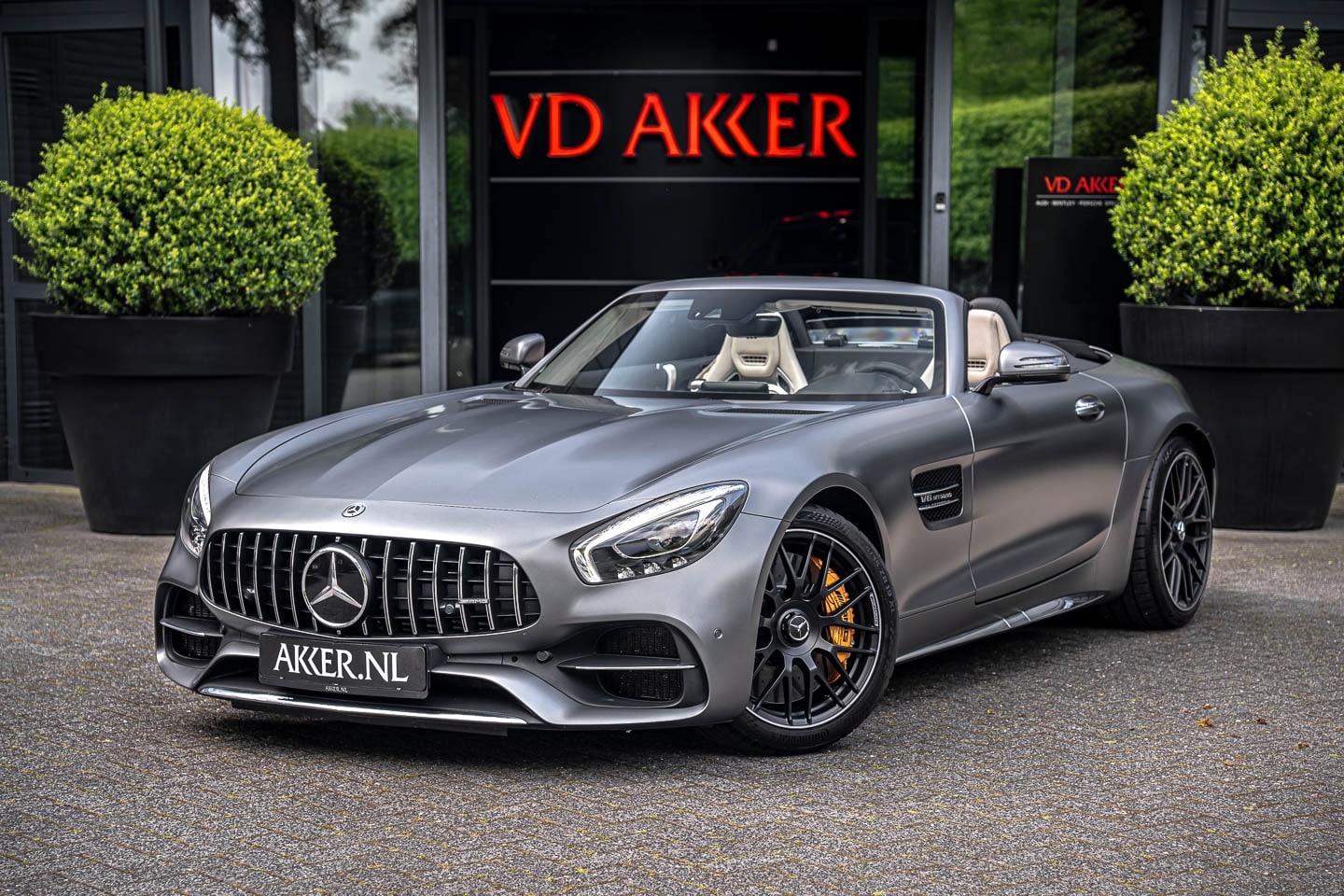 Mercedes-Benz AMG GT Roadster - GTC Nekscarf | Burmester High-End | Keram. Remschijven | Stoelventilatie - AutoWereld.nl