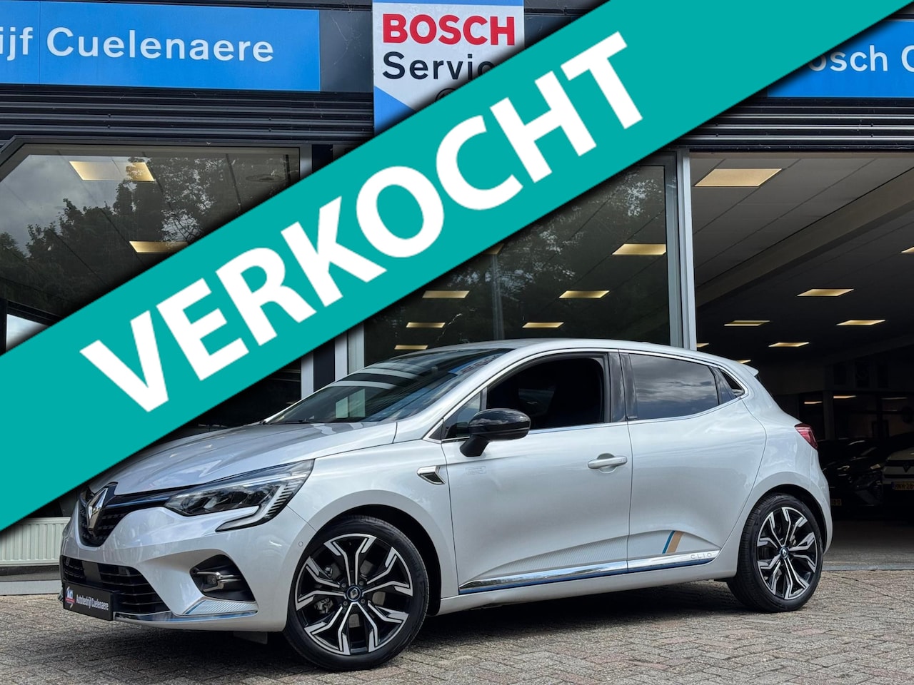 Renault Clio - 1.6 E-Tech Hybrid 140 First Edition LM 17'' / Groot navi / 360 camera / P-sensoren / Clima - AutoWereld.nl