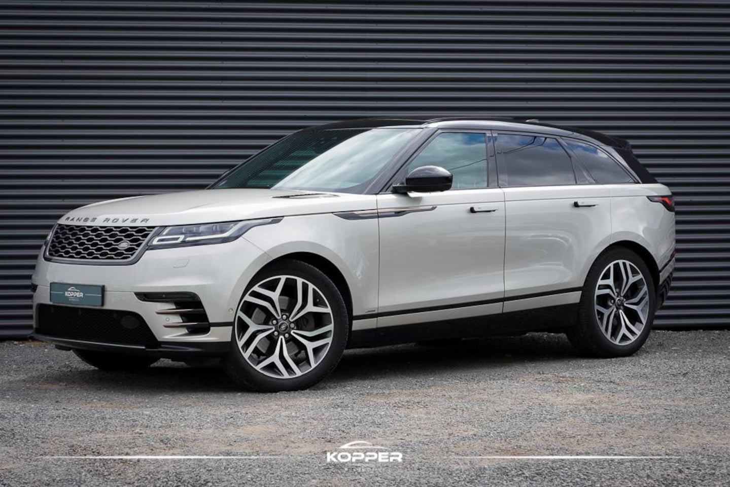 Land Rover Range Rover Velar - 2.0 I4 Turbo AWD R-Dynamic HSE / Pano / Luchtvering / Massage / ACC - AutoWereld.nl