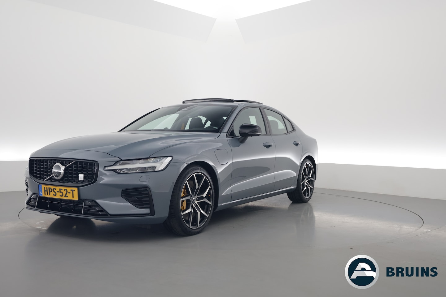 Volvo S60 - T8 Polestar Engineered '455pk' | Pano-dak | Bowers & Wilkins Audio | 360 camera | Gelaagd - AutoWereld.nl