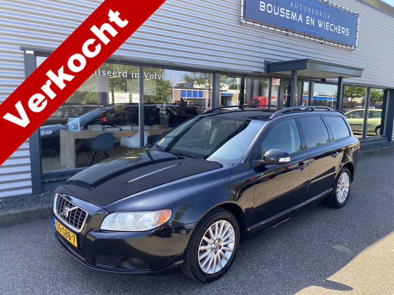 Volvo V70 - 2.5T Momentum Leer+Trekhaak - AutoWereld.nl
