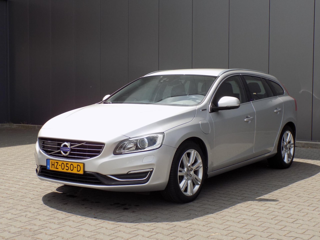 Volvo V60 - 2.4 D6 AWD Plug-In Hybrid Summum 2.4 D6 AWD Plug-In Hybrid Summum - AutoWereld.nl