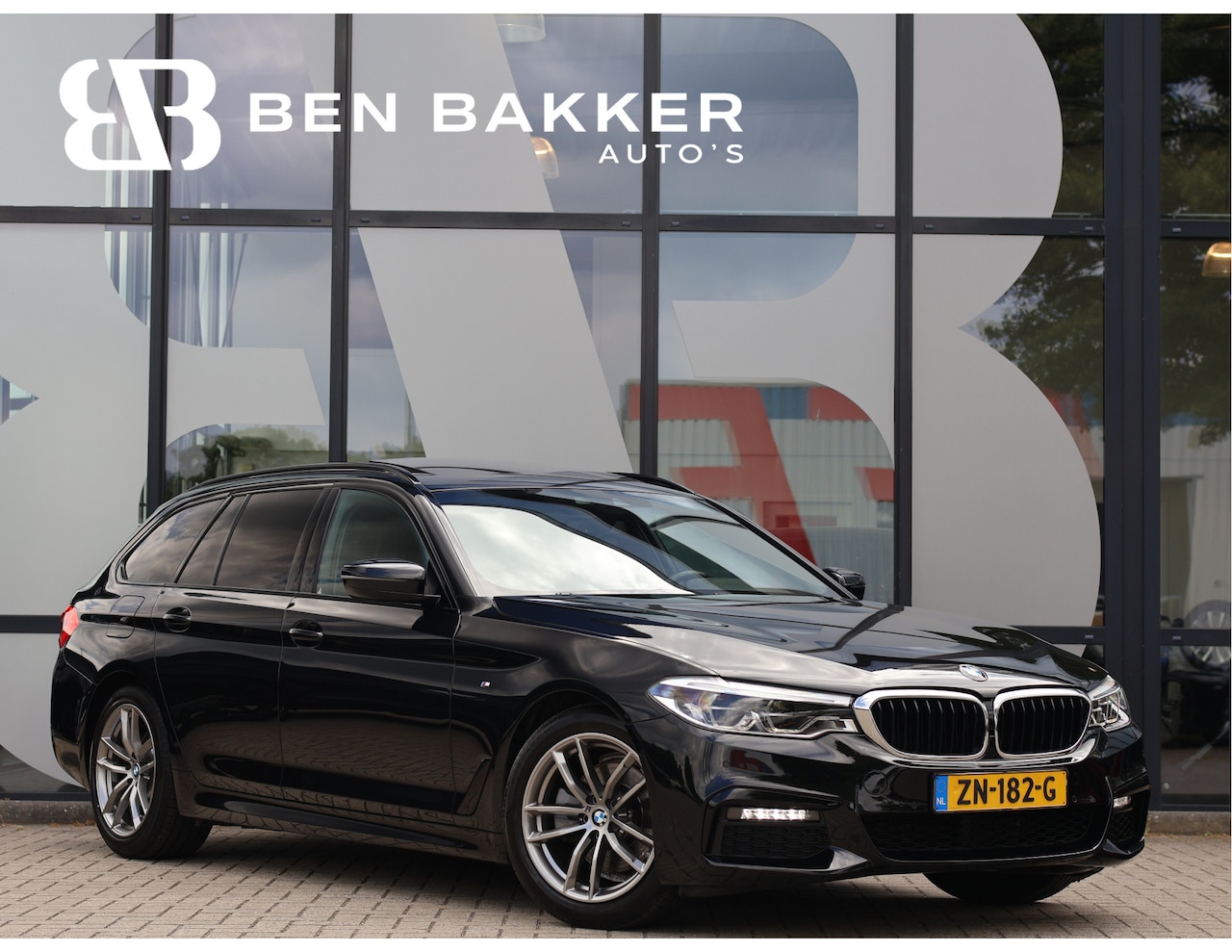 BMW 5-serie Touring - 520i M-Sport *Leder*Memory*Pano*Cam*Haak* - AutoWereld.nl
