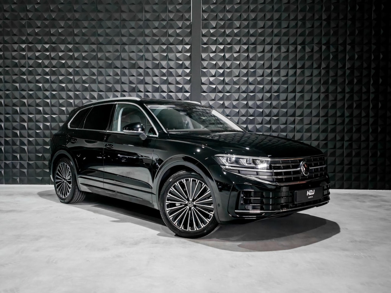 Volkswagen Touareg - 3.0 TSi eHybrid 4MOTION Elegance | 75 km!! | Luchtv. | Pano | Trekh. | HUD | Stoelvent. + - AutoWereld.nl