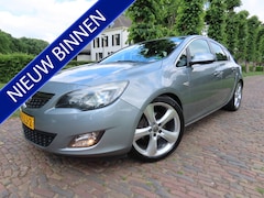 Opel Astra - 1.6 Turbo Sport 180 PK Ecc Cruisecontrol Sportstoelen Navigatie 19 Inch LM Velgen