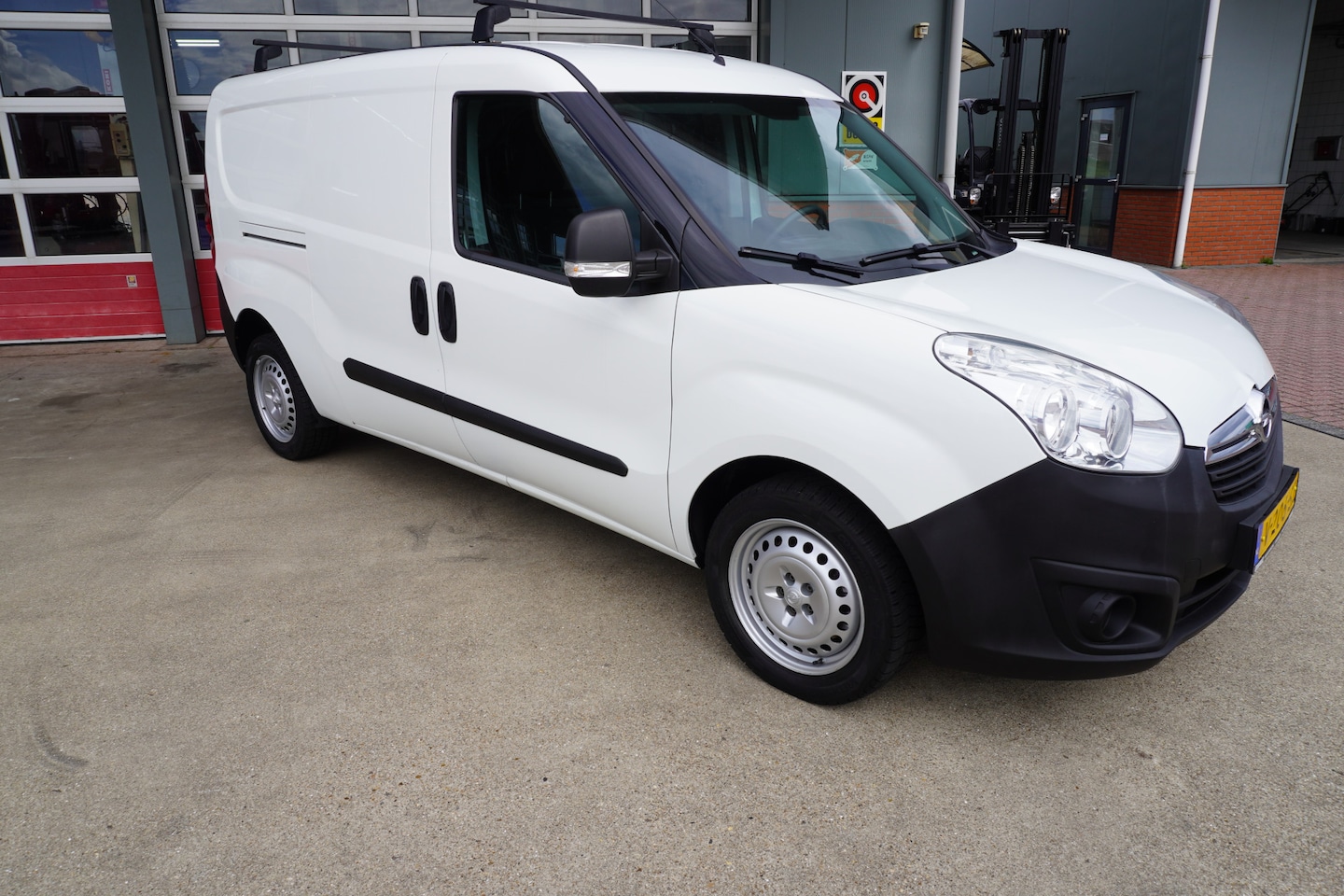 Opel Combo - 1.3 CDTi L2H1 Edition 1.3 CDTi L2H1 Edition - AutoWereld.nl