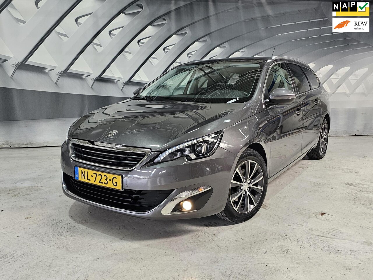 Peugeot 308 SW - 1.2 PureTech Allure panorama - AutoWereld.nl